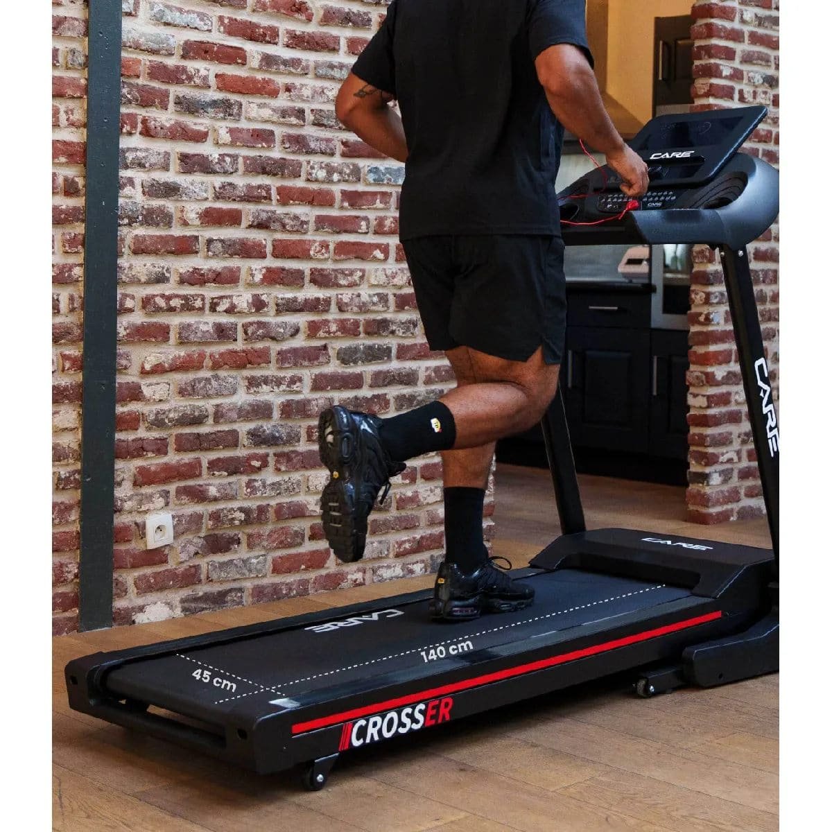Tapis de course connecté - Care Crosser - 18 km-h - Inclinaison motorisée - Kinomap4