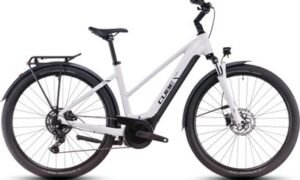 VTC Électrique Cube Touring Hybrid One 500 Trapeze Shimano Cues 9V 500 Wh 700 mm Blanc Cotton Gris 2025