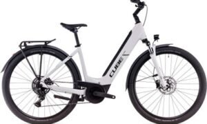 VTC Électrique Cube Touring Hybrid One 625 Easy Entry Shimano Cues 9V 625 Wh 700 mm Blanc Cotton Gris 2025