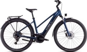 VTC Électrique Cube Touring Hybrid One 625 Trapeze Shimano Cues 9V 625 Wh 700 mm Bleu Deep Sea 2025