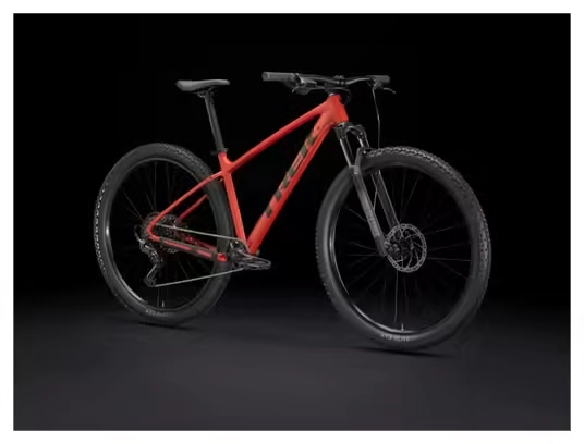 VTT Semi-Rigide Trek Marlin 6 Shimano Cues 10V 29'' Rouge Lave Gén 3 VTT semi-rigide Trek Marlin 6 rouge lave équipé du groupe Shimano Cues 10 vitesses, roues 29 pouces, génération 3